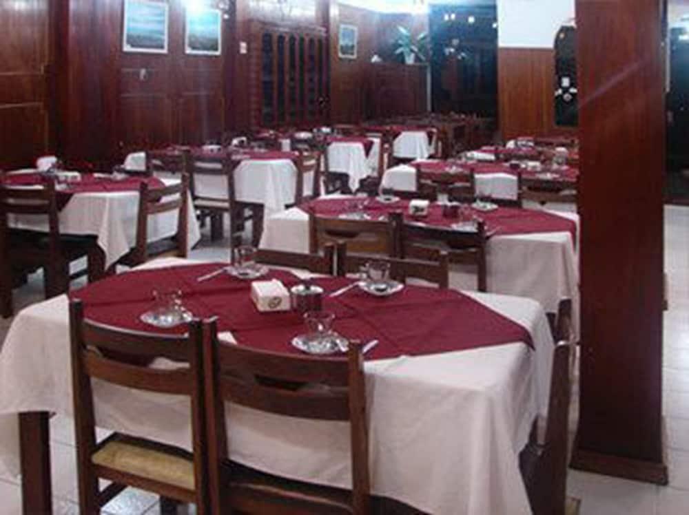 Cheltum Hotel Trelew Esterno foto
