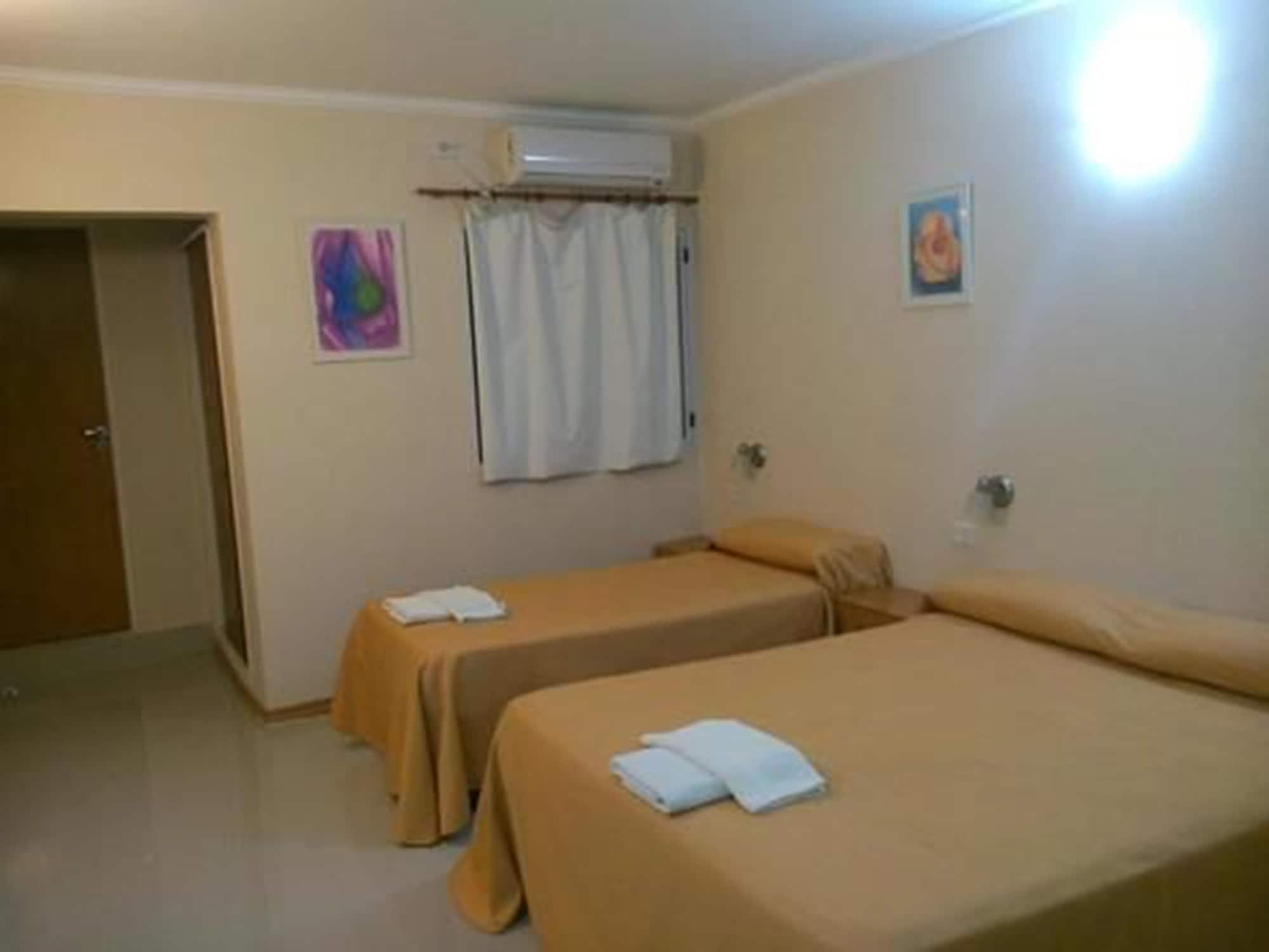 Cheltum Hotel Trelew Esterno foto