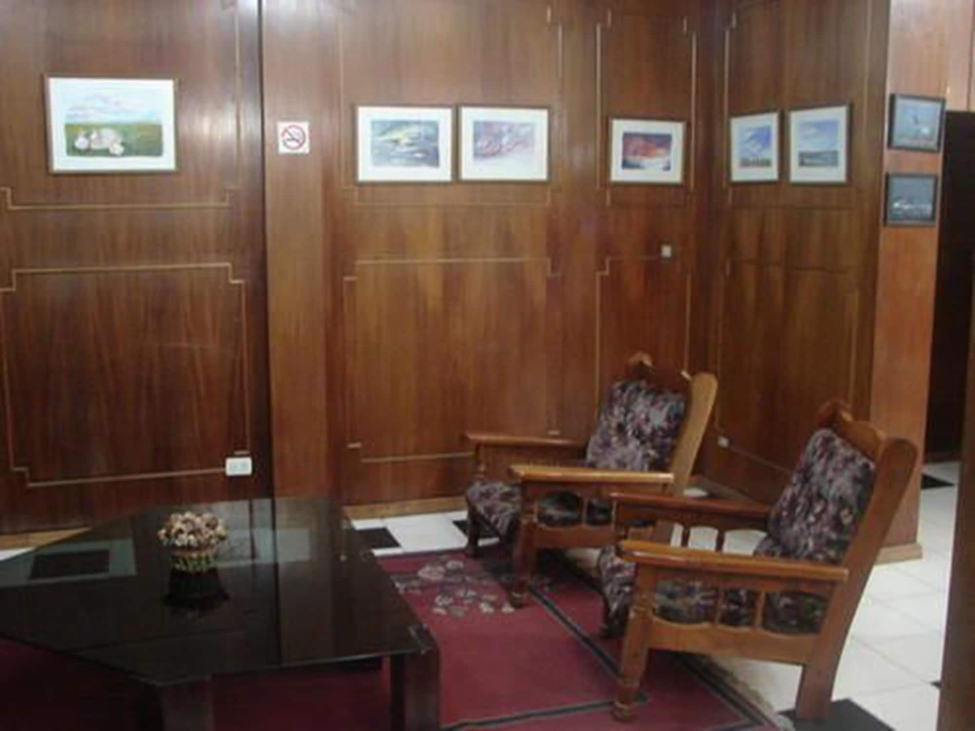 Cheltum Hotel Trelew Esterno foto