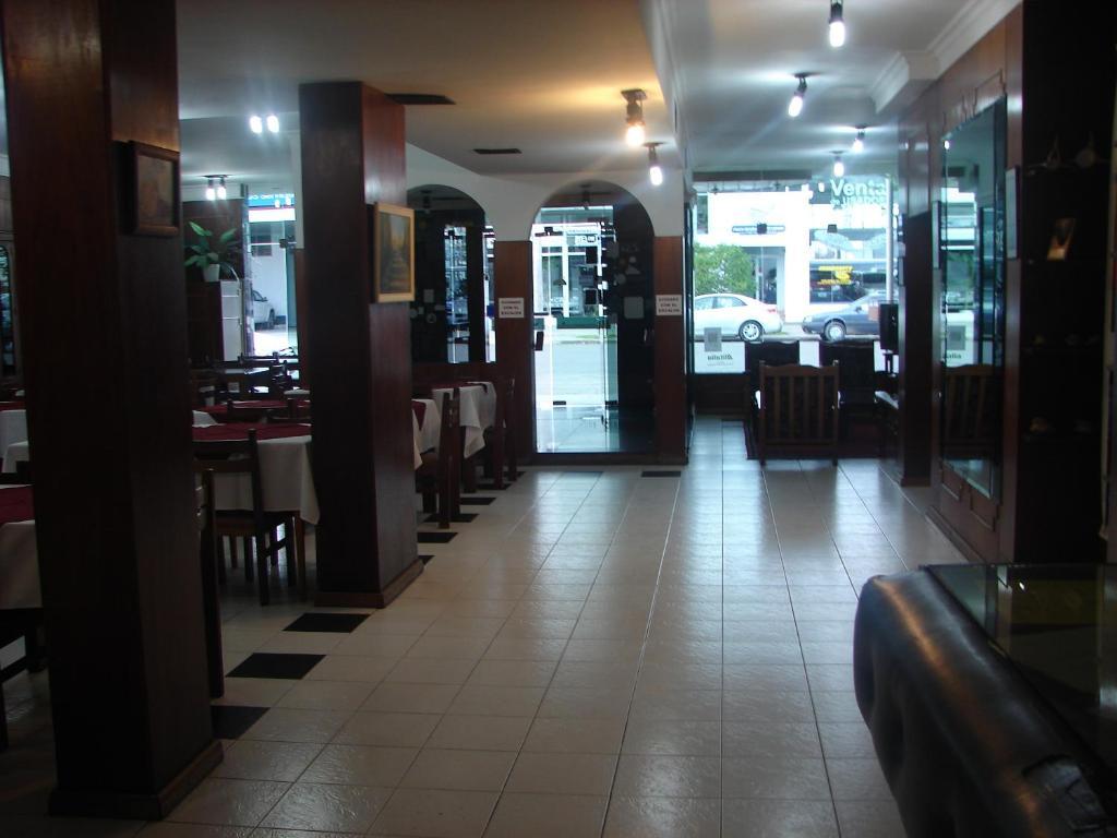 Cheltum Hotel Trelew Esterno foto