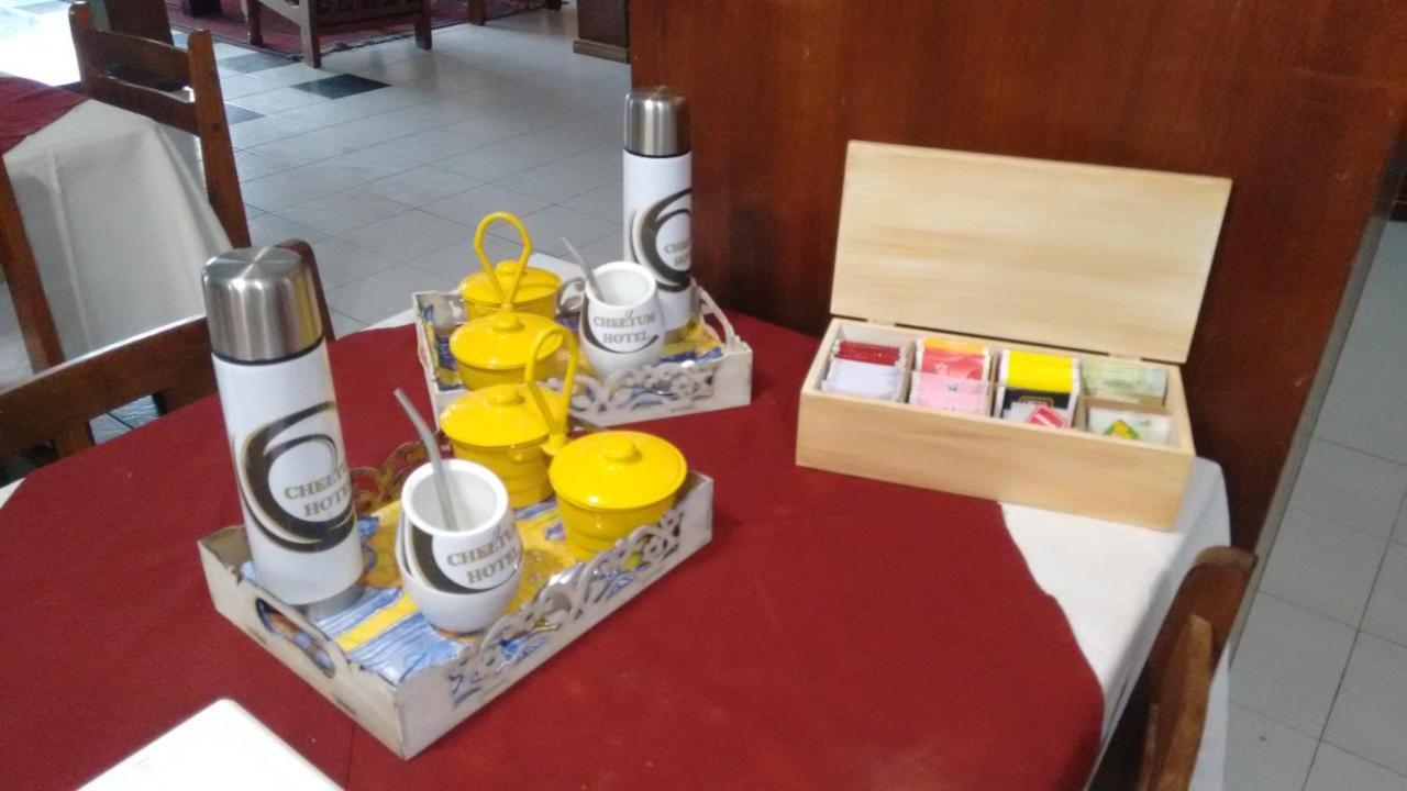 Cheltum Hotel Trelew Esterno foto